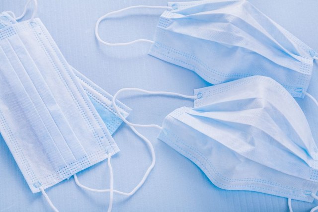 U apoteke stiže 15.000 maski VIDEO